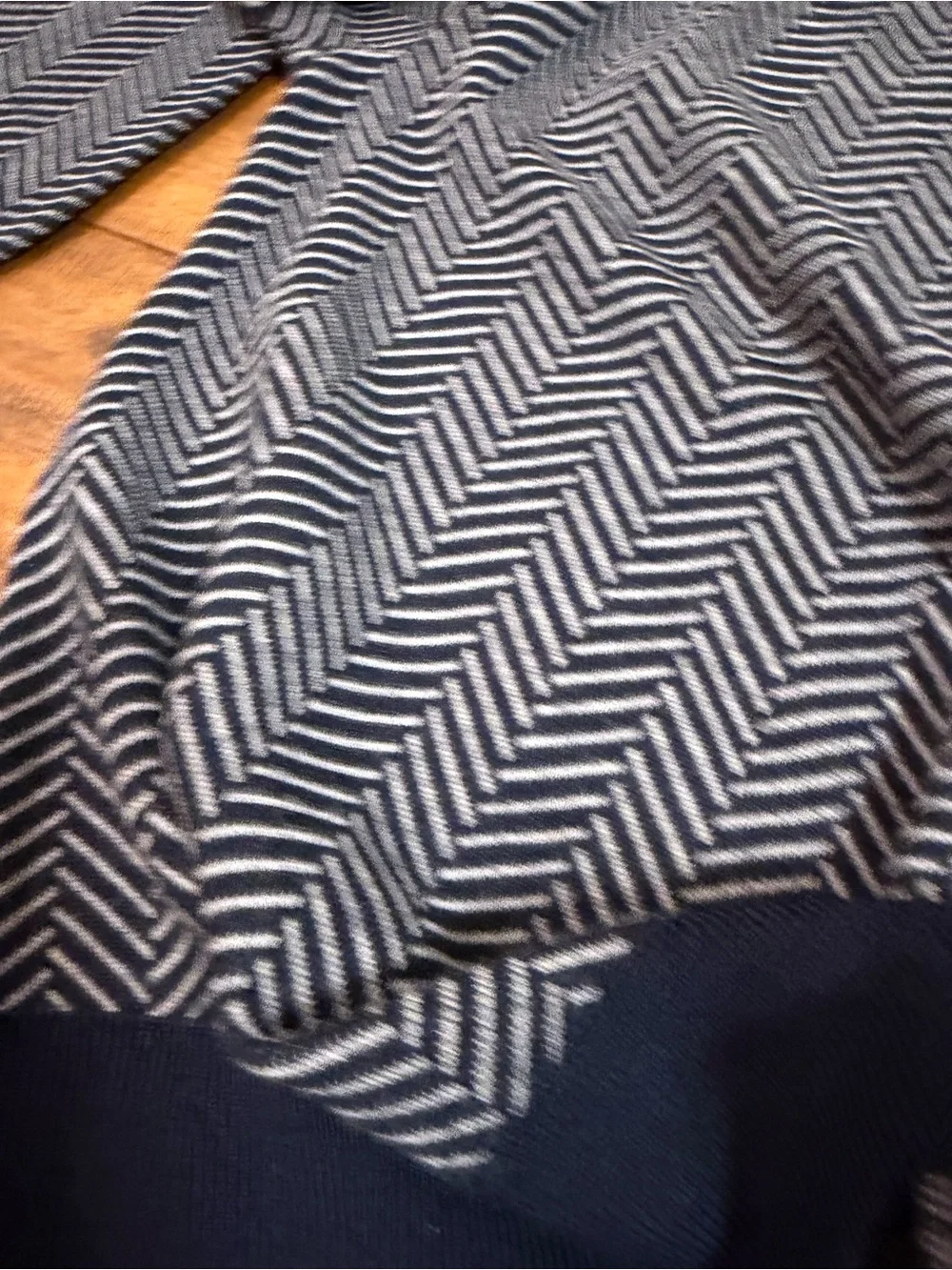 Williams & Kent Sweater Mens Medium 100% Merino Wool Navy Blue White Crewneck
